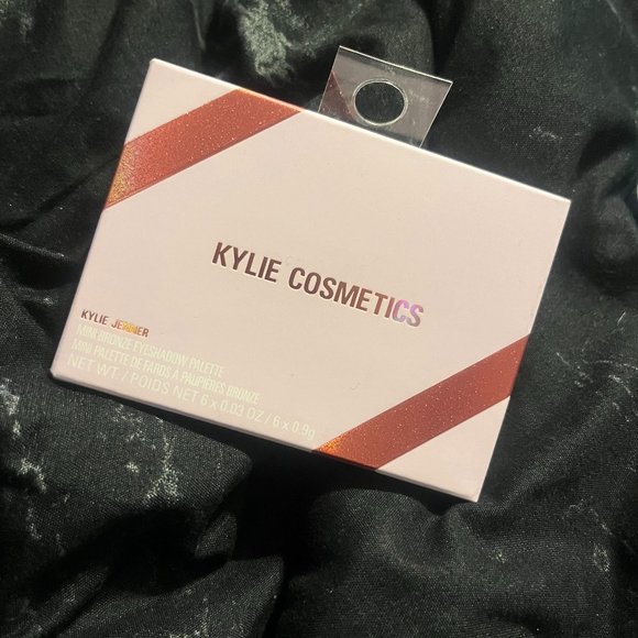 Kylie Cosmetics Mini Bronze Eyeshadow Palette - Picture 1 of 2